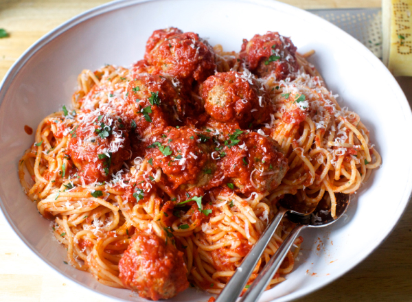 Спагетти и мясные шарики