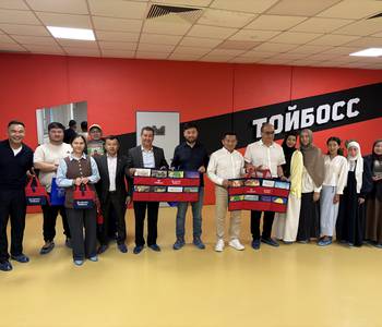 Тойбосс Компания «Тойбосс» передала более 3 000 книг на кыргызском языке для 100 школ Кыргызстана